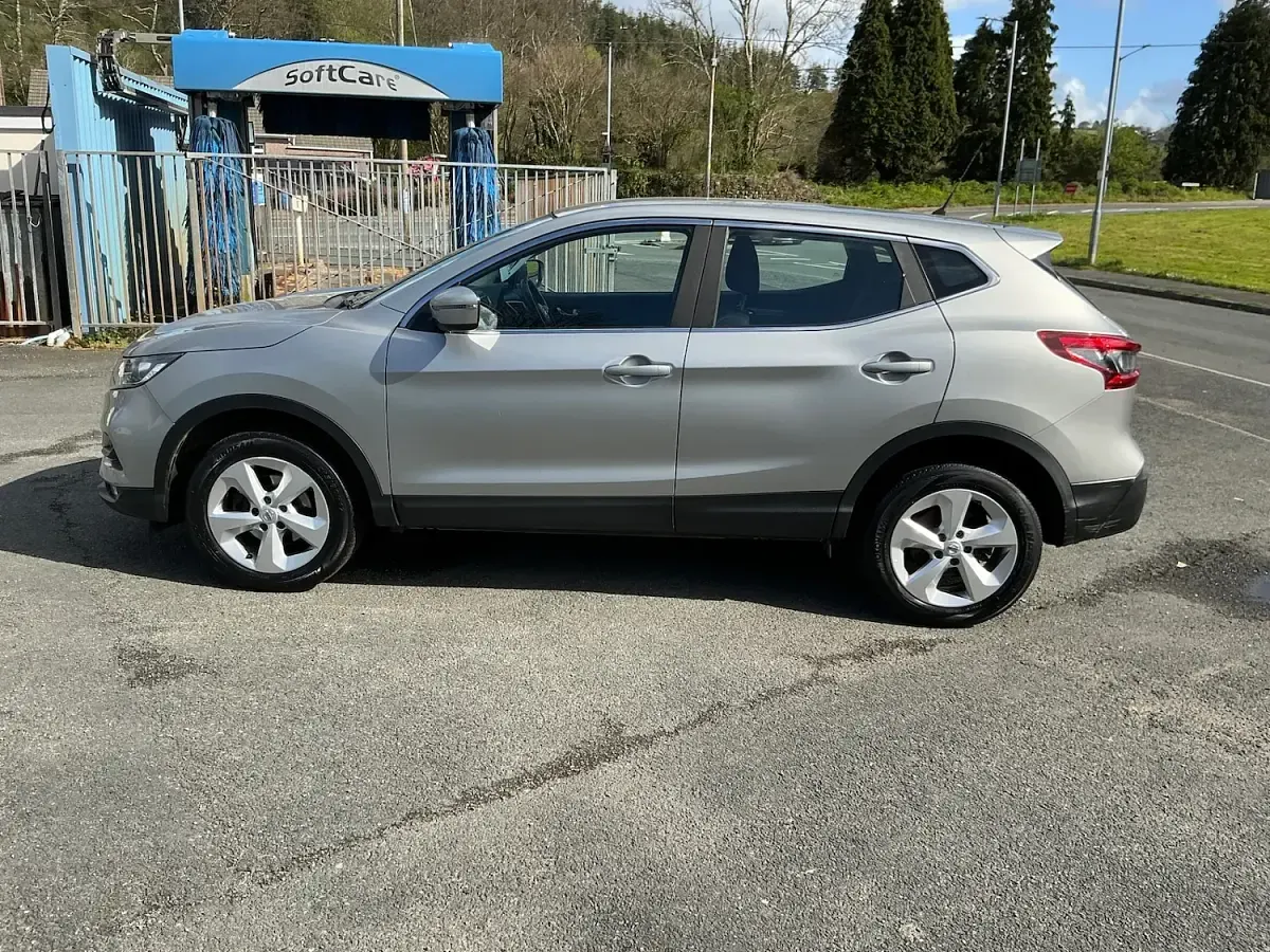 Used Nissan Qashqai Acenta 115 HP (84 kW) 2018 Silver SUV
