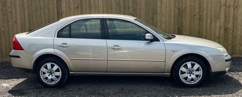 Used Ford Mondeo Zetec 143 HP (105 kW) 2005 Grey Hatchback