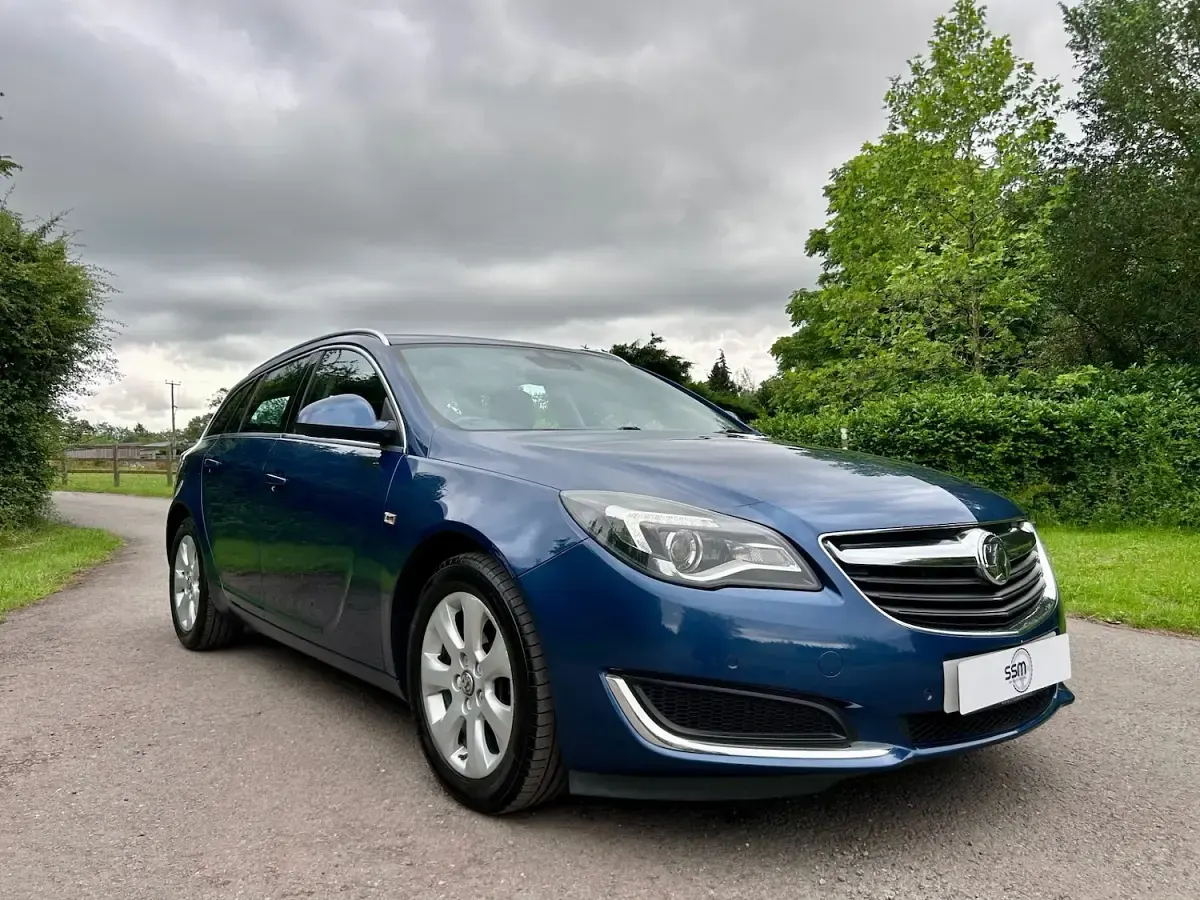 Used Vauxhall Insignia 136 HP (100 kW) 2016 Blue Estate