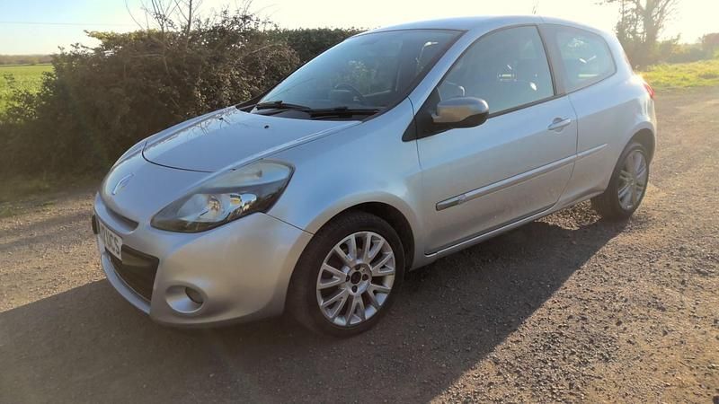 Usado Renault Clio IV Dynamique 2012 Prateado Citadino