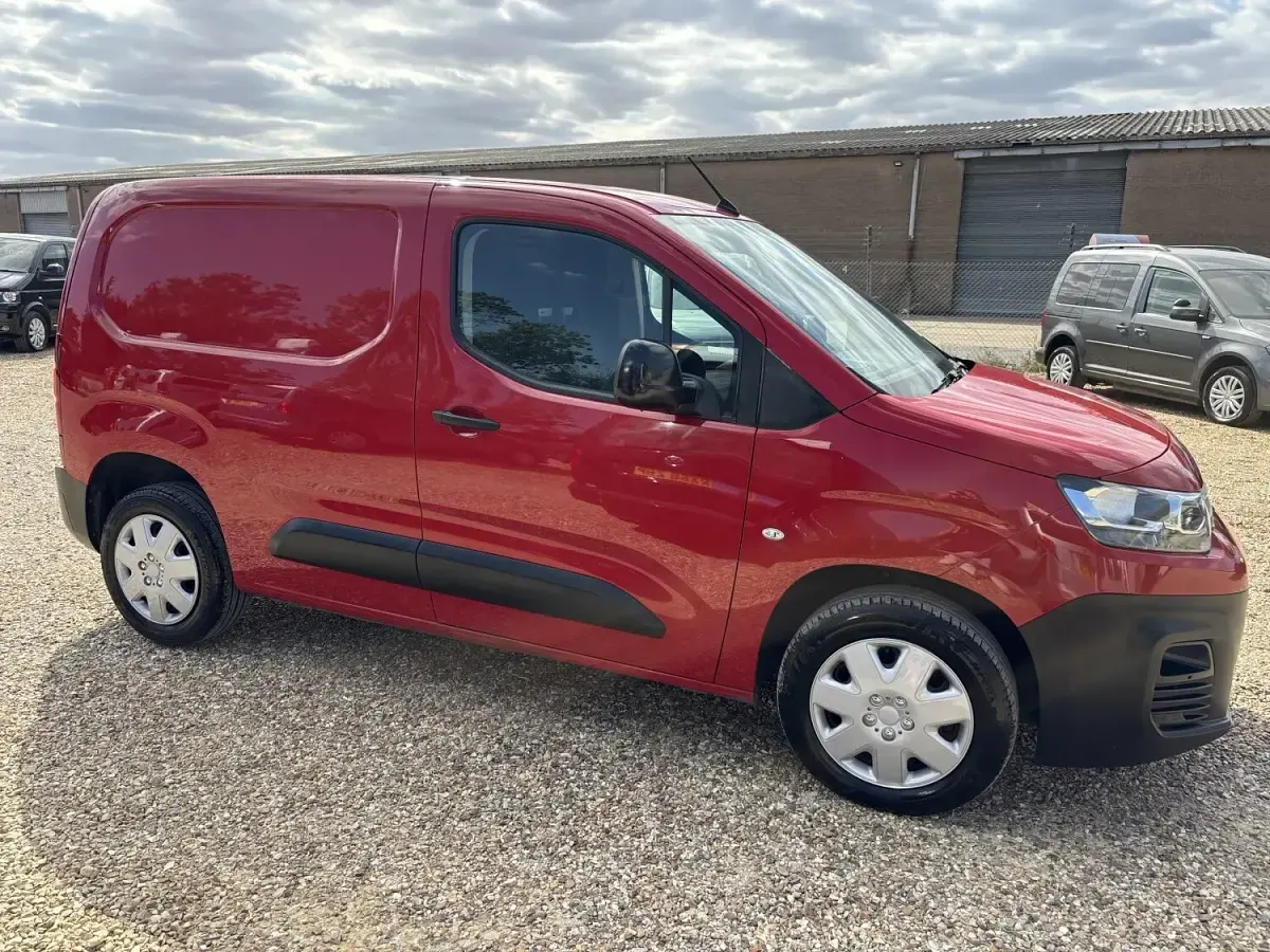Used Citroën Berlingo 2022 Red MPV