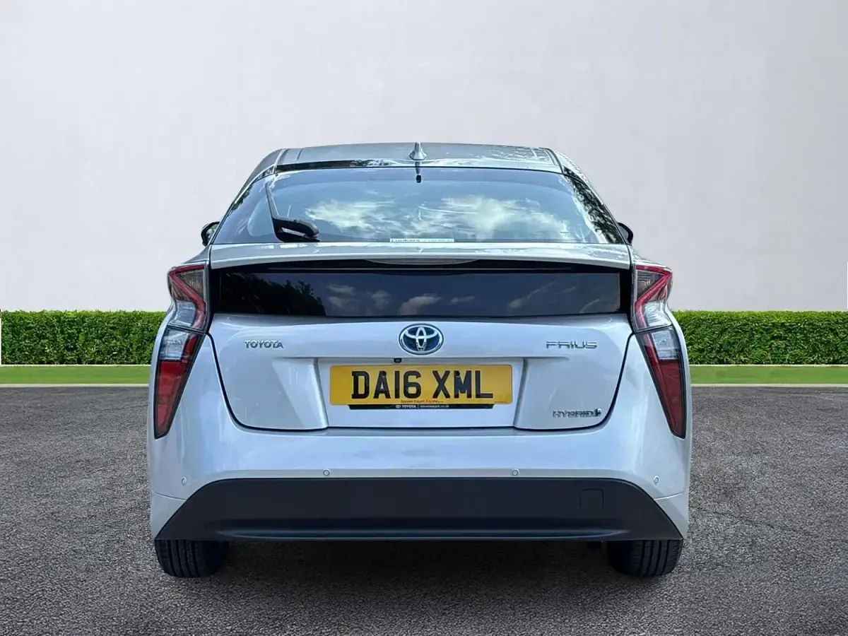 Used Toyota Prius Active 122 HP (89 kW) 2016 Silver