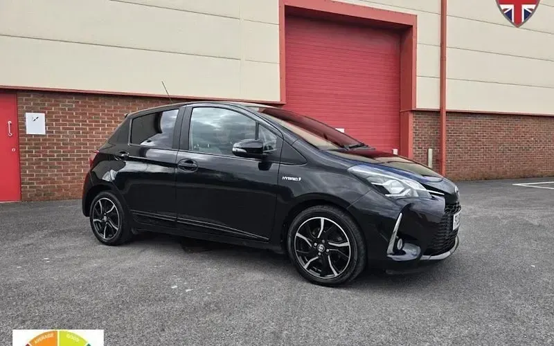 Second-hand Toyota Yaris Hybrid Design 101 CP (74 kW) 2018 Hatchback