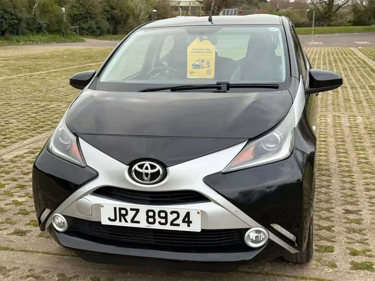 Gebraucht Toyota Aygo X-clusiv 68 PS (50 kW) 2015 Schwarz Kleinwagen