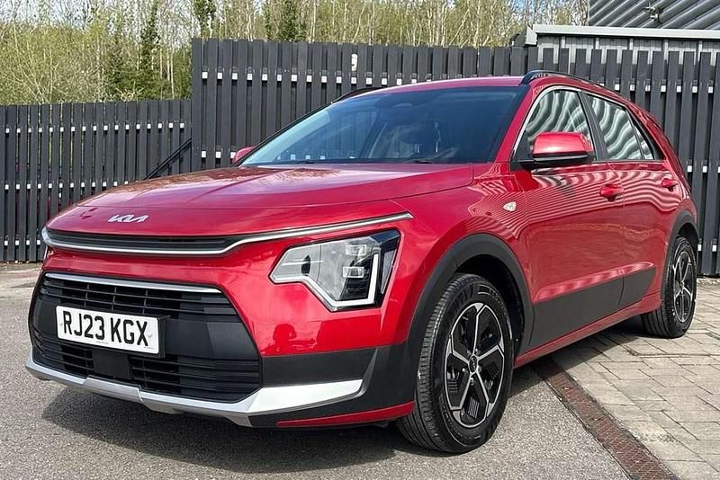 Second-hand Kia Niro 139 CP (102 kW) 2023 Roșu SUV