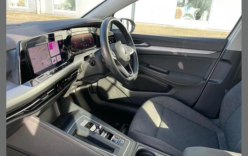 Used VW Golf VIII Life 147 HP (108 kW) 2020 White Hatchback