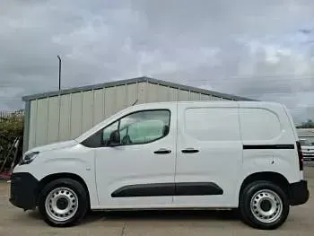 Usado Citroën Berlingo 100 HP (73 kW) 2024 Branco Monovolume