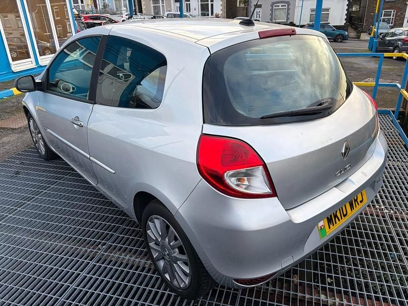 Used Renault Clio II Dynamique 2010 Silver Hatchback
