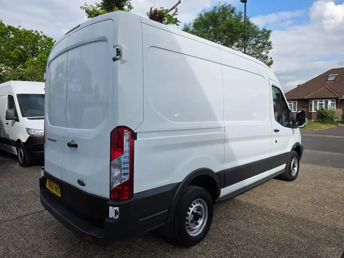 Usado Ford Transit 130 CV (95 kW) 2018 Blanco Van