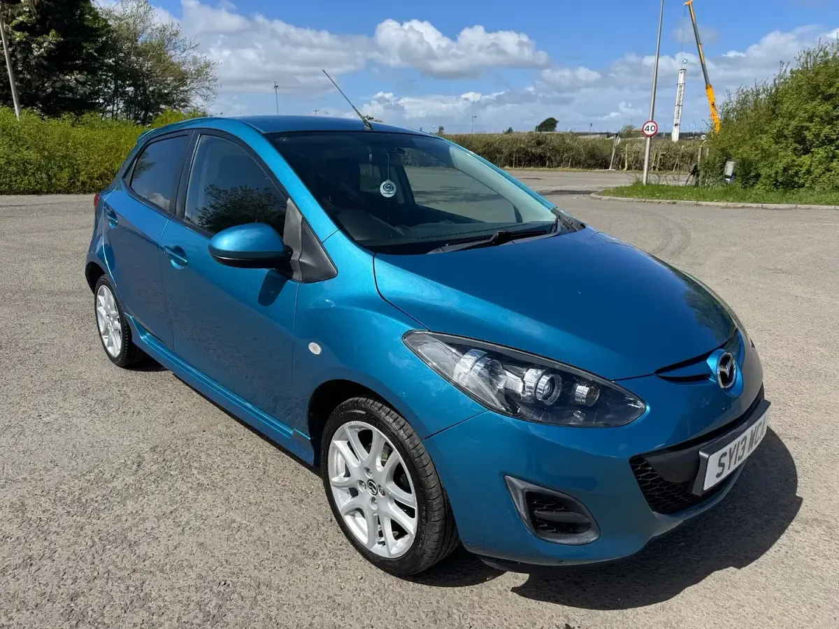 Used Mazda 2 84 HP (61 kW) 2013 Blue Hatchback
