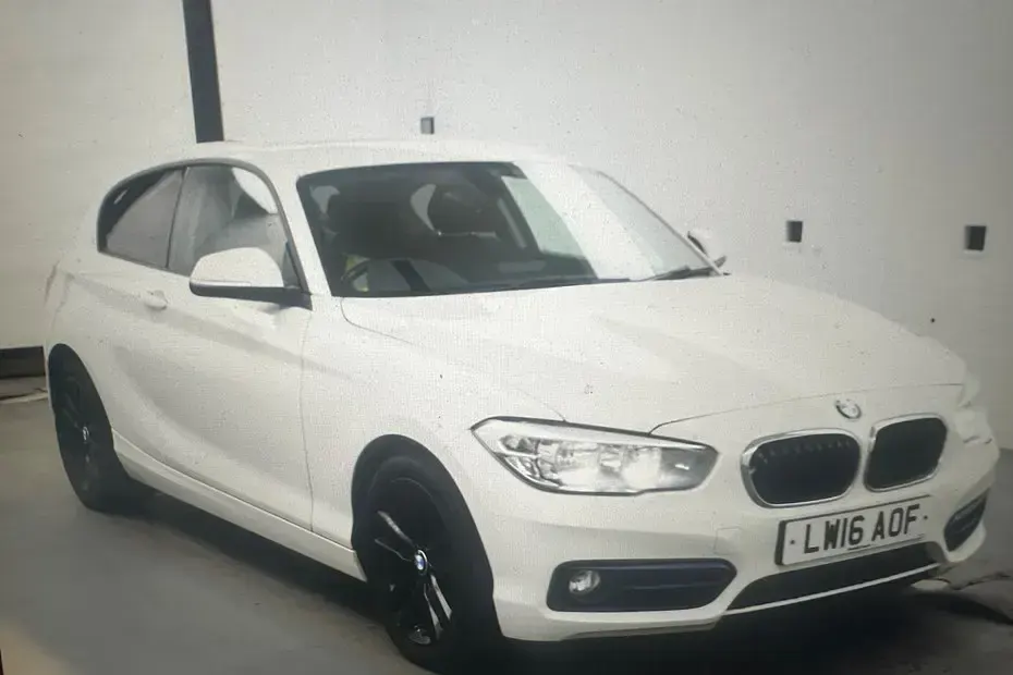Used BMW 116 Sport Line 116 HP (85 kW) 2016 White Hatchback