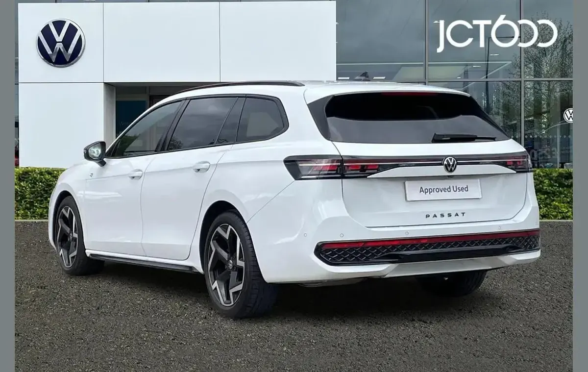 Used VW Passat R-line 150 HP (110 kW) 2024 White Estate