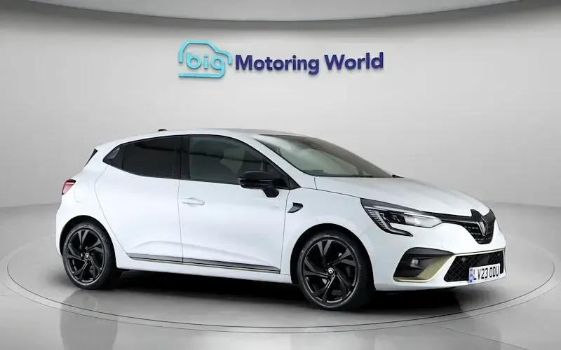 Used Renault Clio Engineered 145 HP (106 kW) 2023 White Hatchback