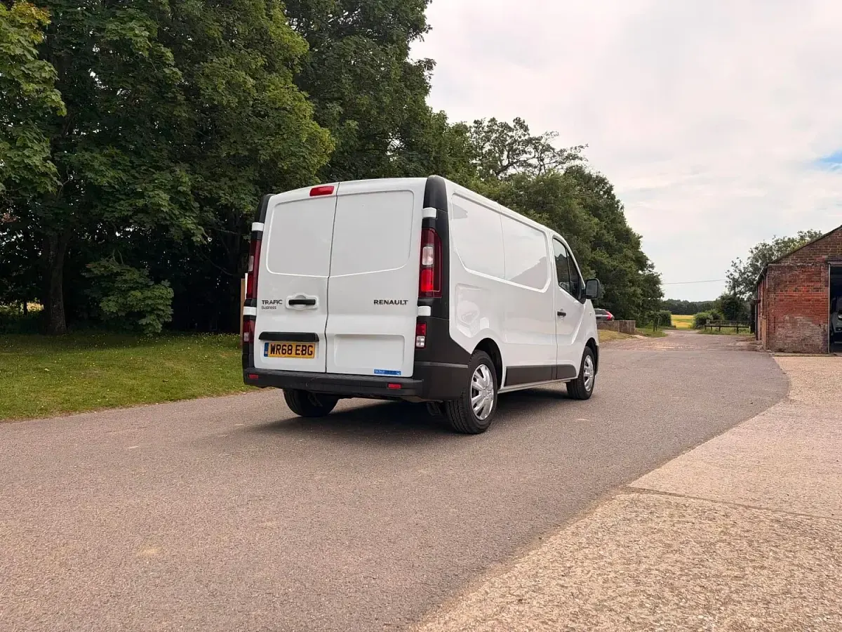 Used Renault Trafic Business 120 HP (88 kW) 2018 White MPV