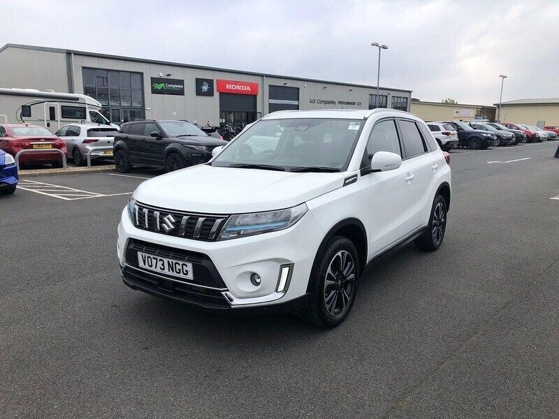 White Used 2023 Suzuki Vitara SZ5 SUV | £19,995 (Expensive) - Image 1/4
