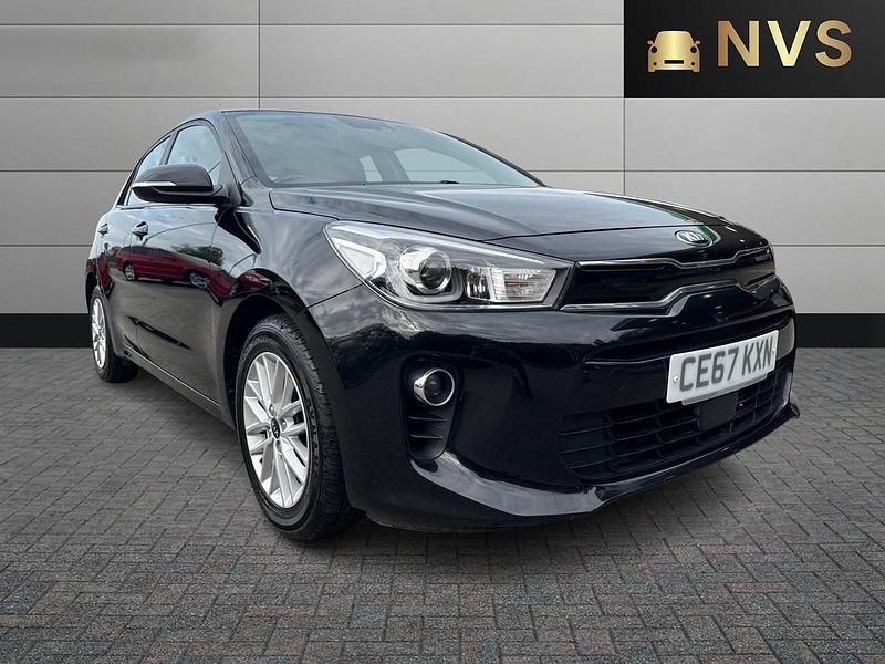 Begagnad Kia Rio 99 HK (72 kW) 2017 Svart Halvkombi