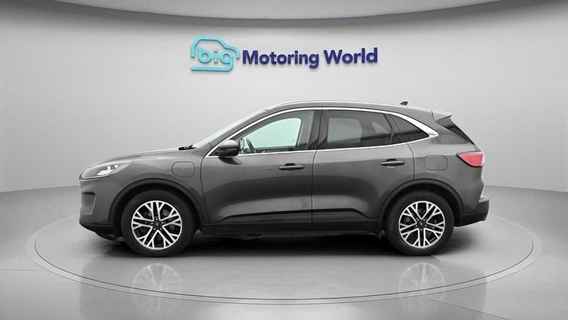 Begagnad Ford Kuga Titanium 225 HK (165 kW) 2020 Grå SUV