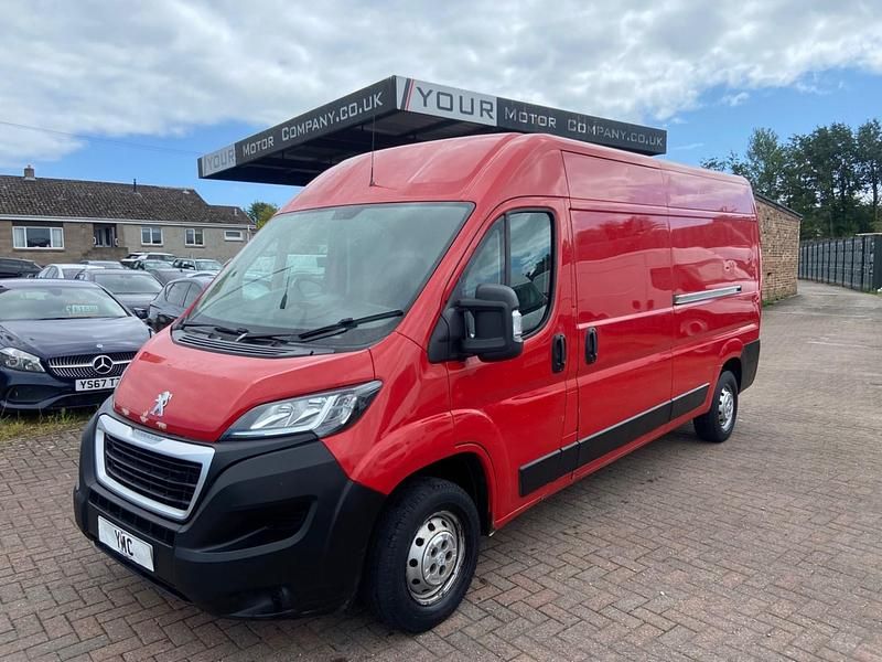 Used Peugeot Boxer 130 HP (95 kW) 2018 Red Van