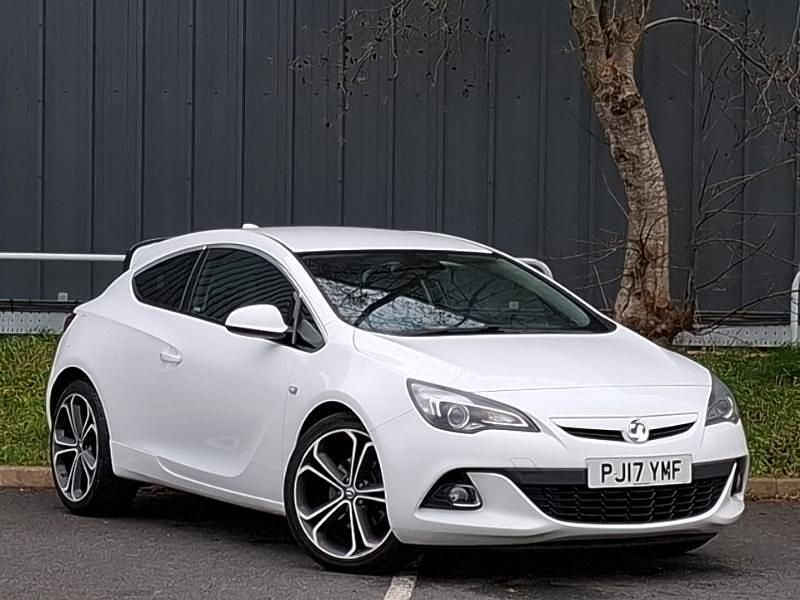 Used Vauxhall Astra GTC Limited 136 HP (100 kW) 2017 White Coupe