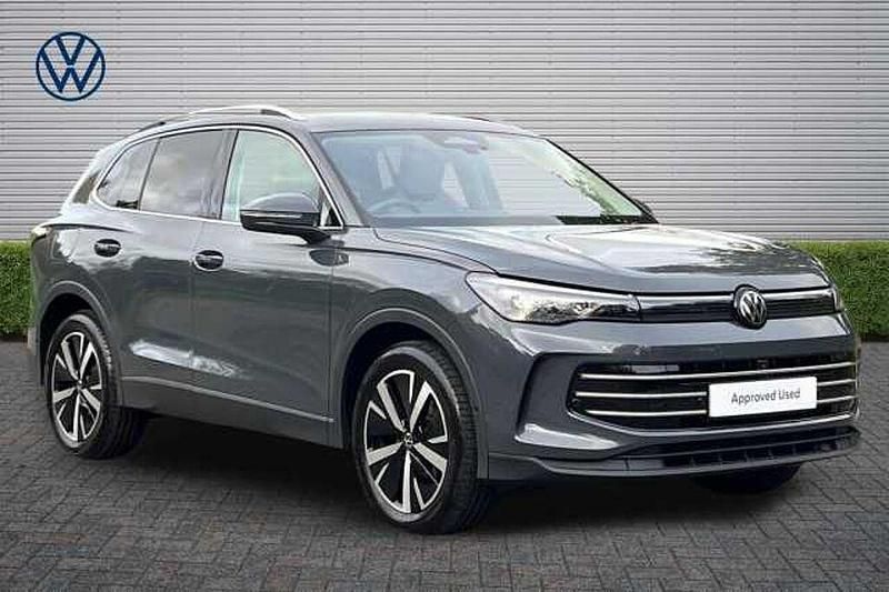 Usado VW Tiguan Elegance 150 HP (110 kW) 2025 Cinzento SUV