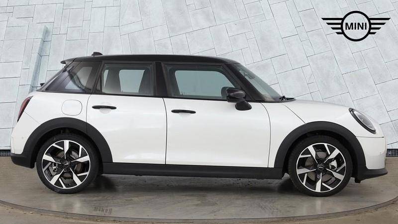 Used Mini Cooper Hatch 154 HP (113 kW) 2025 White Hatchback