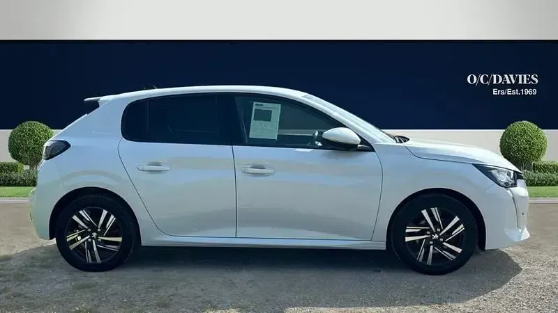 Used Peugeot 208 Allure Premium 75 HP (55 kW) 2021 White Hatchback