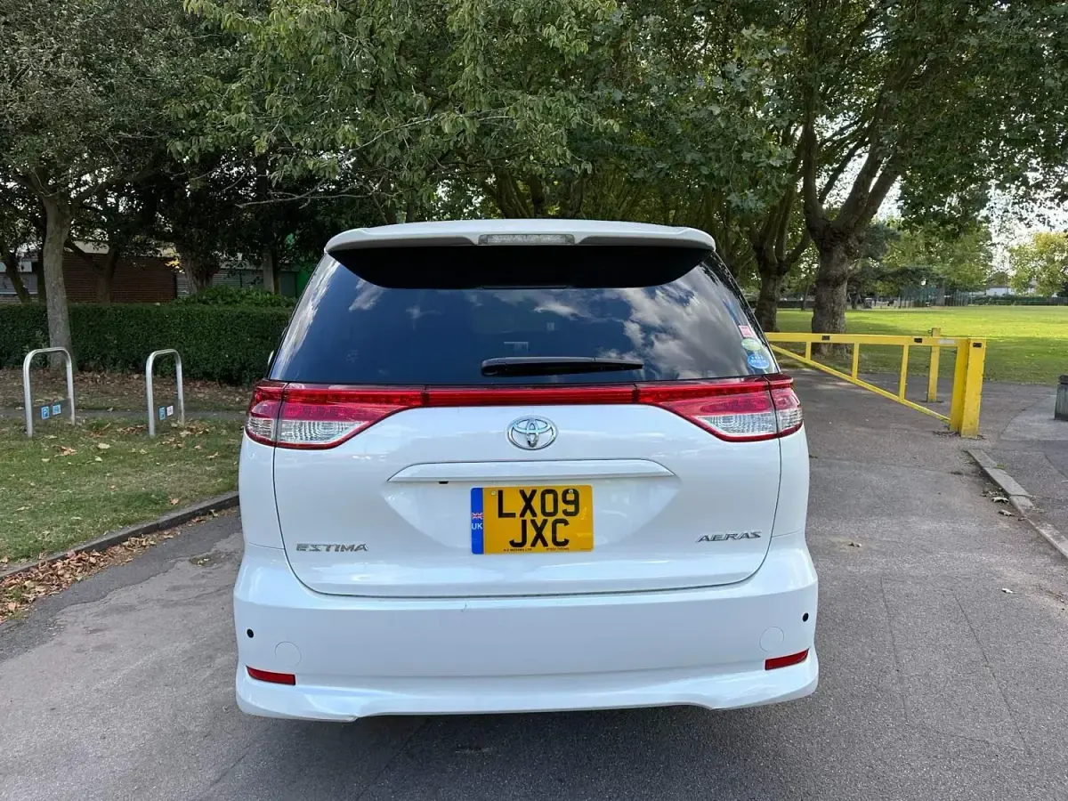 Begagnad Toyota Estima 2024 Vit Minibuss