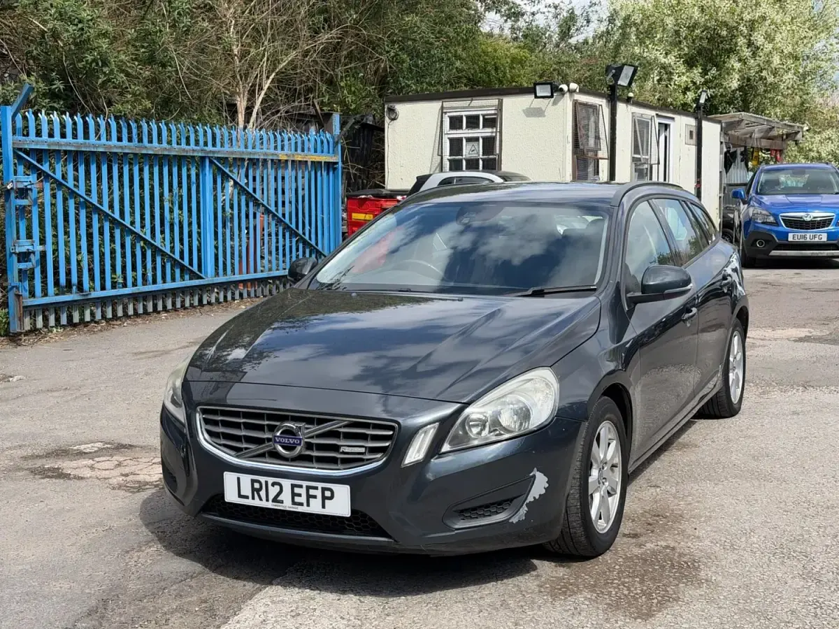 Begagnad Volvo V60 163 HK (119 kW) 2012 Grå Kombi