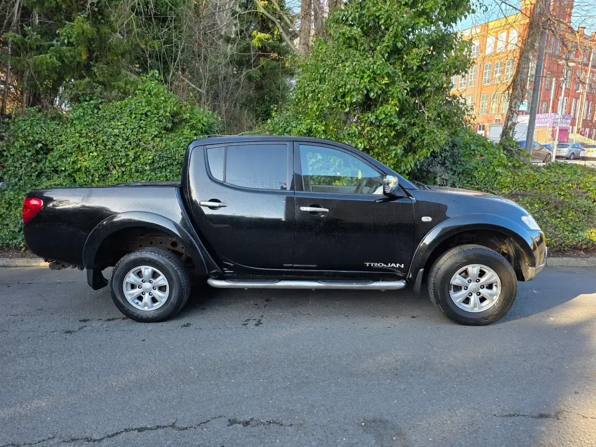 Used Mitsubishi L200 175 HP (128 kW) 2014 Black Pickup