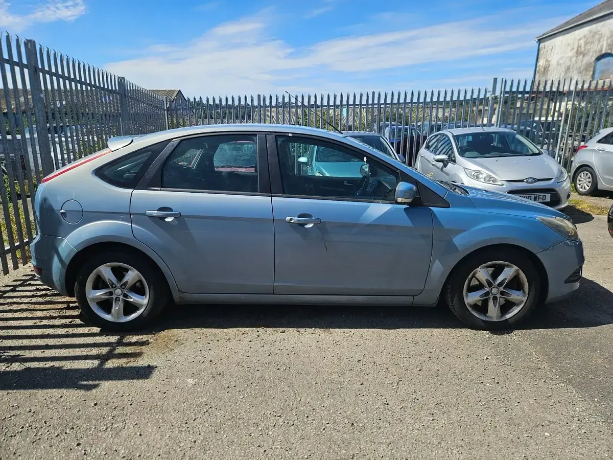 Used Ford Focus Zetec 116 HP (85 kW) 2009 Blue Hatchback