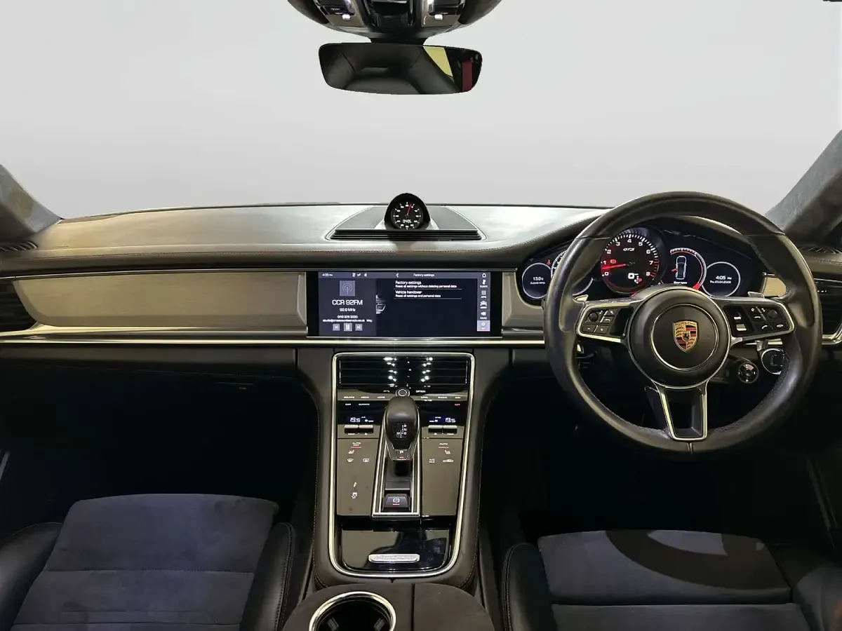 Used Porsche Panamera Sport Turismo 460 HP (338 kW) 2019 Silver Estate