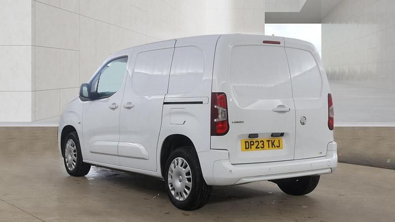 Used Vauxhall Combo 100 HP (73 kW) 2023 White MPV