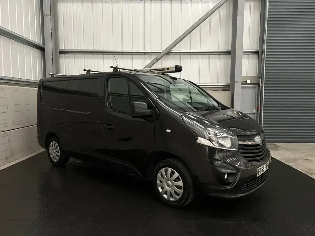 Second-hand Vauxhall Vivaro Sportive 120 CP (88 kW) 2019 Negru Monovolum