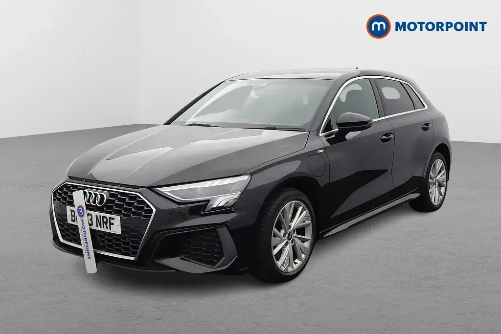 Begagnad Audi A3 e-tron S-Line 2023 Svart Halvkombi