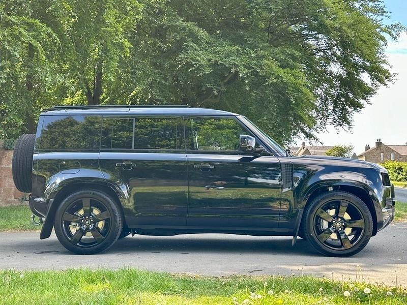 New Land Rover Defender HSE Dynamic 350 HP (257 kW) 2025 Santorini black SUV