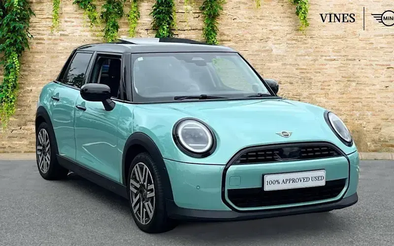 Used Mini Cooper Classic 114 kW (156 HP) 2026 Hatchback