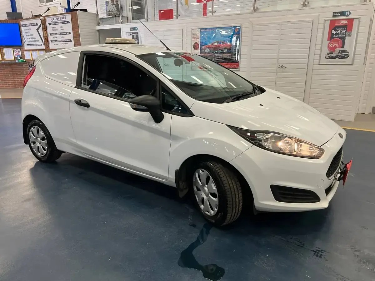 Used Ford Fiesta 95 HP (69 kW) 2017 White Hatchback