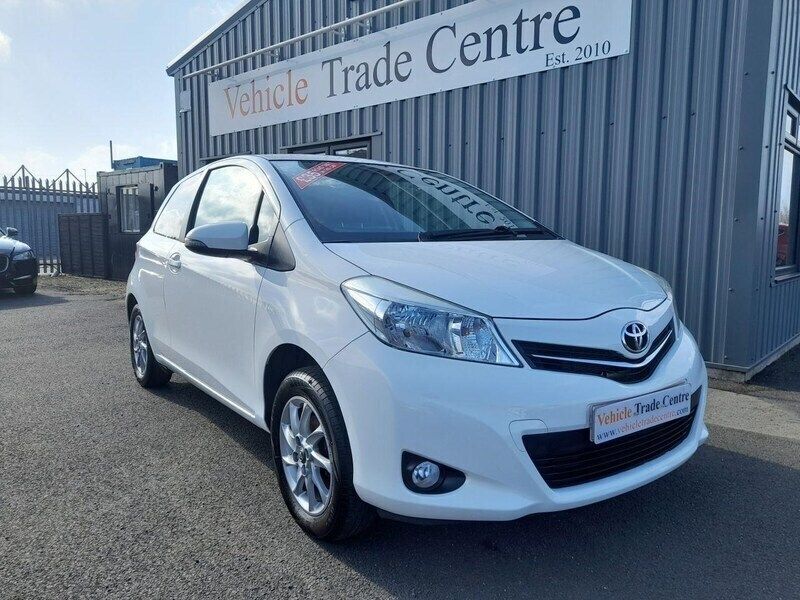 White Used 2013 Toyota Yaris Edition Hatchback | £5,444 (Fair price) - Image 1/4