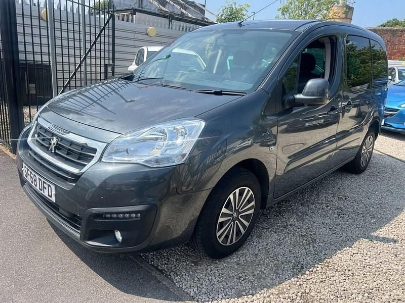 Used Peugeot Partner 100 HP (73 kW) 2018 Grey MPV