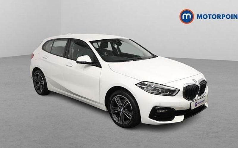 Begagnad BMW 118 Sport Line 150 HK (110 kW) 2021 Halvkombi