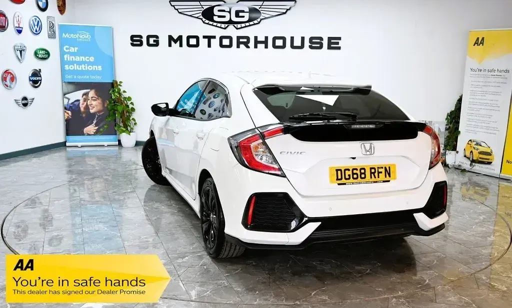 Used Honda Civic SR 129 HP (94 kW) 2018 White Hatchback
