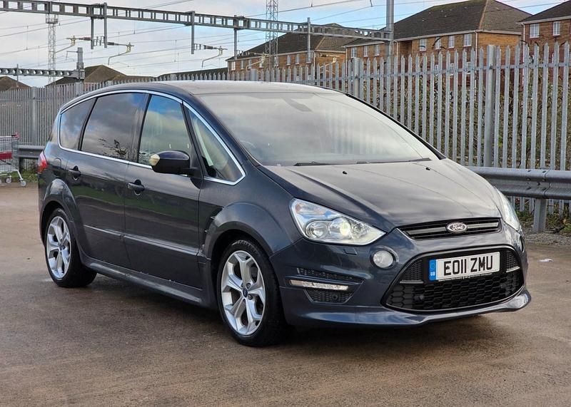 Begagnad Ford S-MAX Titanium X 200 HK (147 kW) 2011 Grå Minibuss