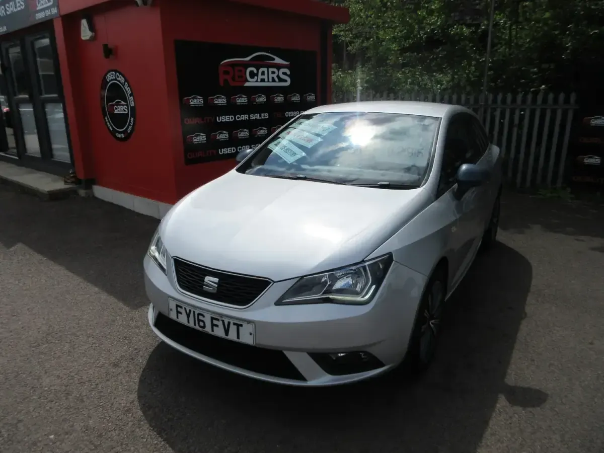 Usado Seat Ibiza CONNECT 2016 Prateado Citadino