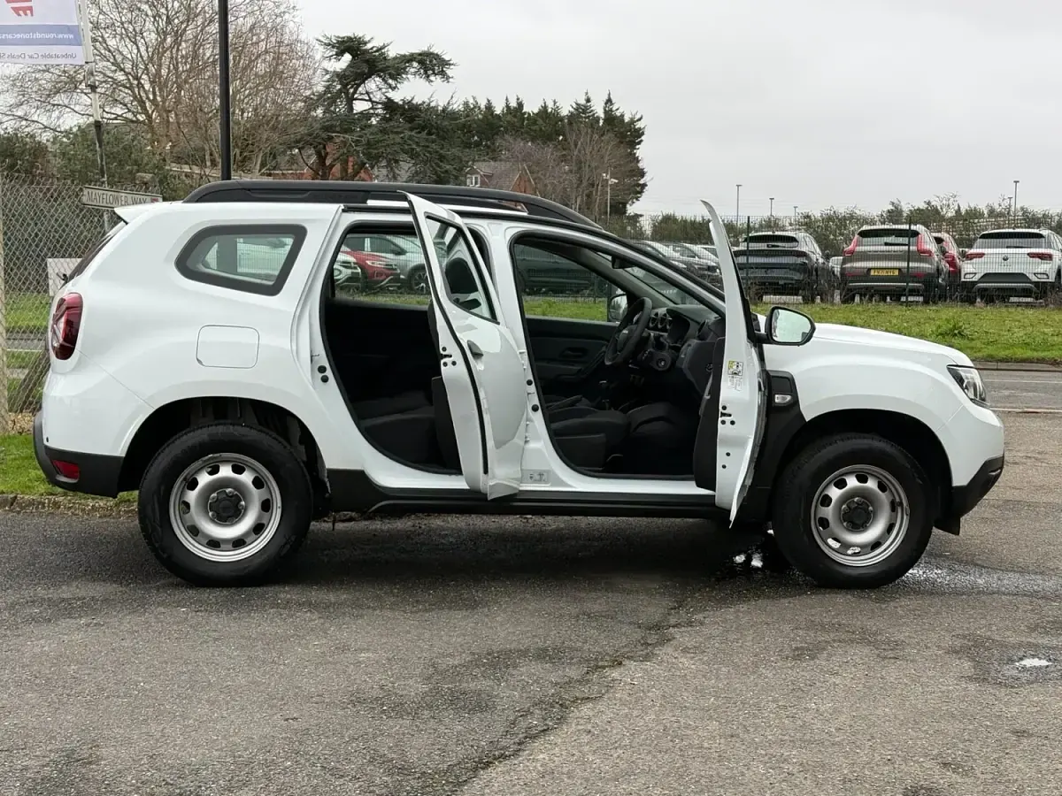 Used Dacia Duster Essentiel 90 HP (66 kW) 2023 White SUV