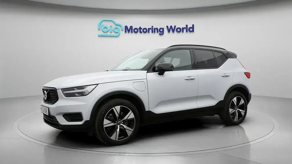 Used Volvo XC40 Plus 211 HP (155 kW) 2022 Silver SUV