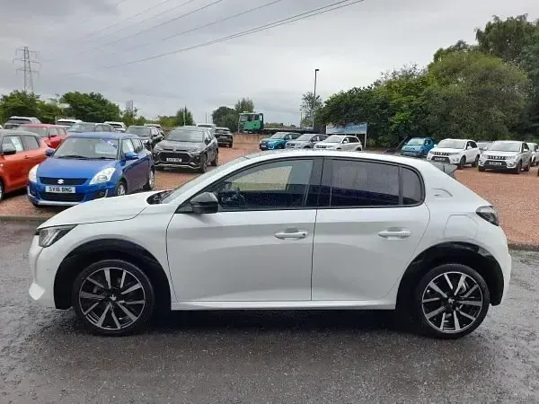Used Peugeot 208 Premium 75 HP (55 kW) 2021 White Hatchback