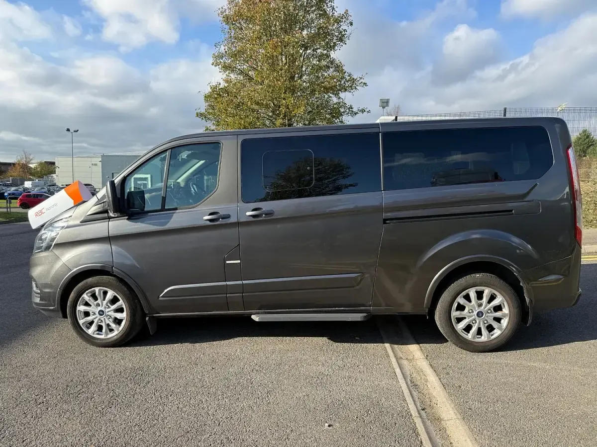 Used Ford Tourneo Titanium 130 HP (95 kW) 2020 Grey MPV