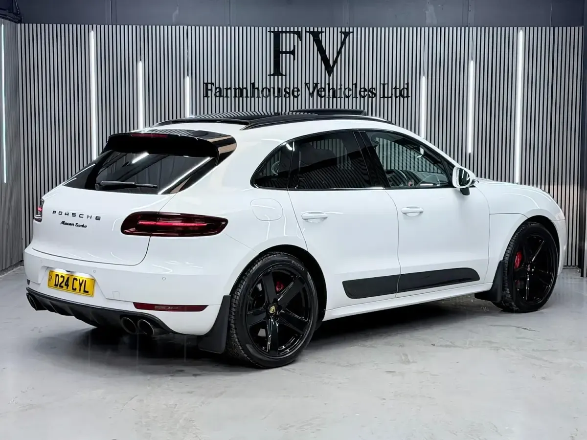 Used Porsche Macan Turbo 400 HP (294 kW) 2016 White SUV