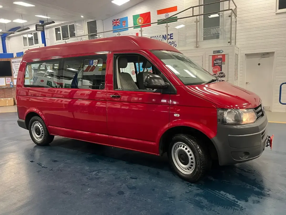 Used VW Transporter 140 HP (102 kW) 2013 Red Van