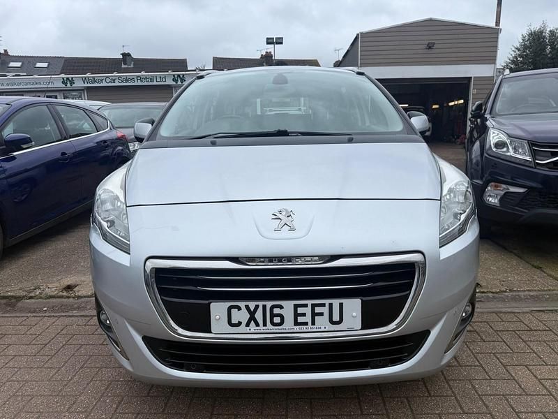 Second-hand Peugeot 5008 Active 120 CP (88 kW) 2016 Argintiu Monovolum
